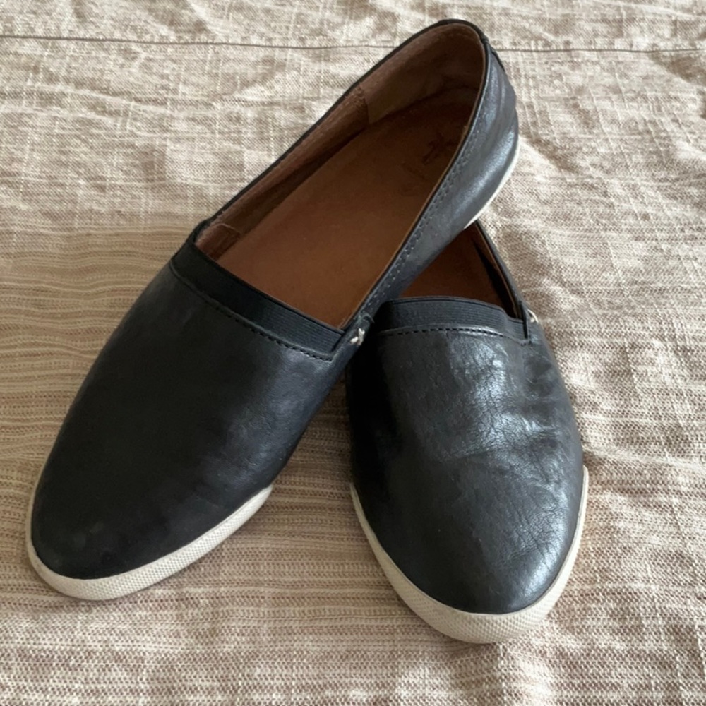 Frye Melanie Slip on leather shoes